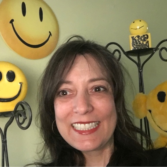 Meet your Posher, Tricia🌻 I am a Powerful, Passionate, Happy Woman. 🌟 - Picture 14 of 14